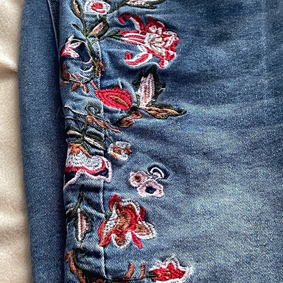 Amazon unbranded denim embroidered flower jeans - Picture 8 of 8